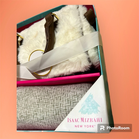 ISAAC MIZRAHI 3 Piece Gift Set - Picture 11 of 13